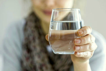 Which Is Healthier: Cold Or Room Temperature Water? (Benefits Of Both)